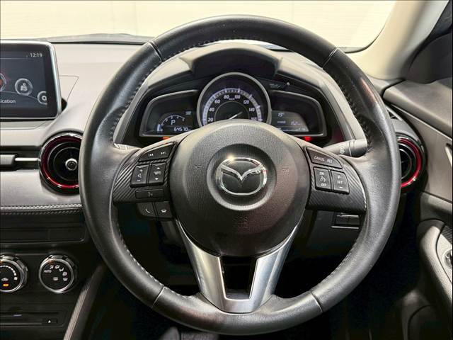 ステアリングも使用感が少なく、きれいな状態となっております♪