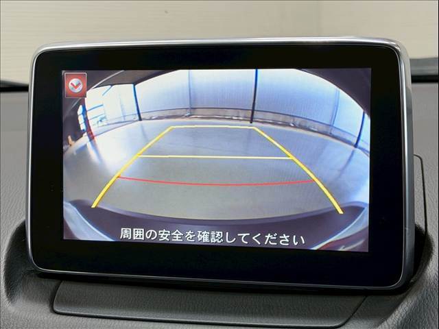 【バックカメラ】駐車時に後方がリアルタイム映像で確認できます。大型商業施設や立体駐車場での駐車時や、夜間のバック時に大活躍！運転スキルに関わらず、今や必須となった装備のひとつです！