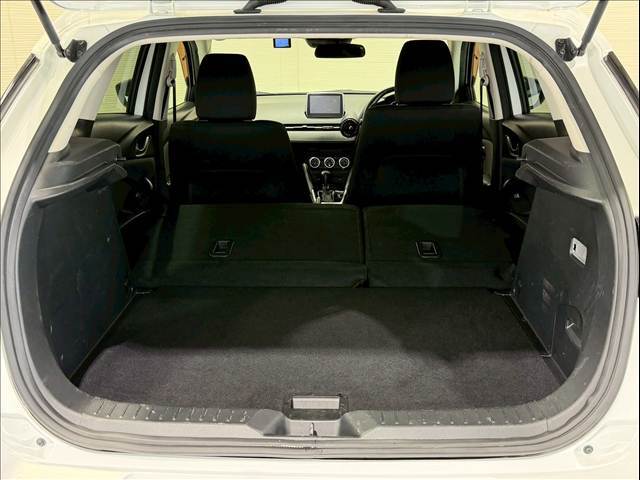 ラゲッジルームは、大容量のスペースを確保。普段のお買い物からレジャーまで、幅広く活躍してくれます！また、リアシートを倒すことでバリエーション豊かにお使いいただけます。