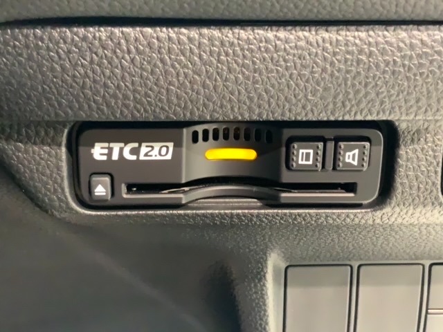 いまや快適なカーライフに欠かせないETCが付いています。