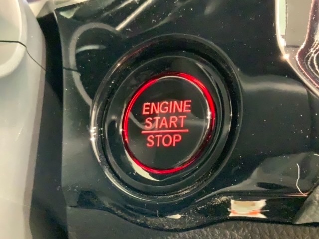 ワンプッシュでエンジンのスタート、ストップが出来て便利です。