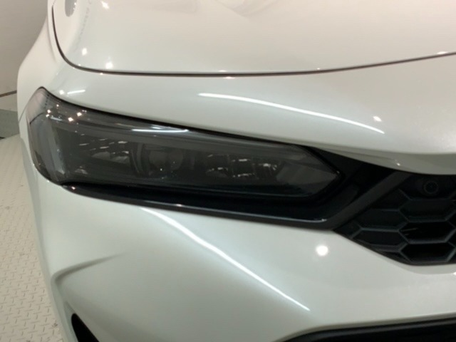 LEDヘッドライトは、点灯の瞬間から最大光量を発揮し、突然暗くなるトンネルなどでの安定感を高めます。