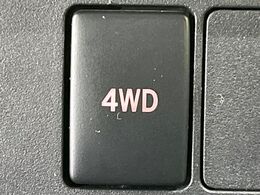 4WDのお車ですので、雪道でも安心です♪降雪地地域にお住まいの方以外にも、ウィンタースポーツが趣味の方や降雪地域へ帰省される機会がある方にもおすすめ！