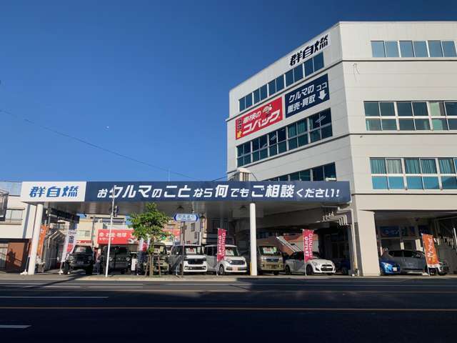 当社第一展示場ジムニーコペンなど人気車種展示しております。