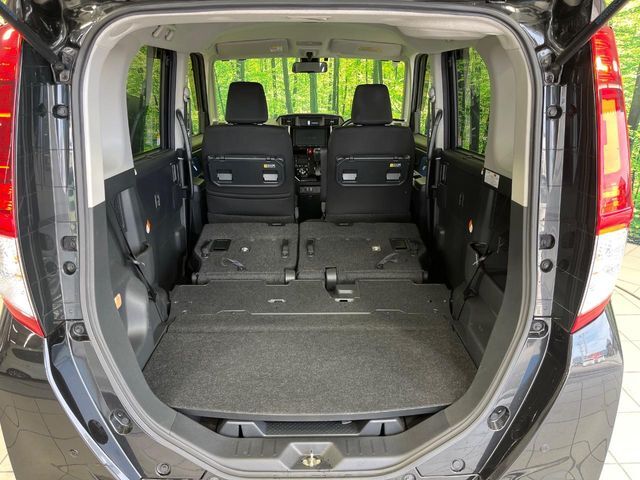 後席を格納すると、これだけの広さが！シーンに合わせたシートアレンジで、大きな荷物も積むことが出来ます♪