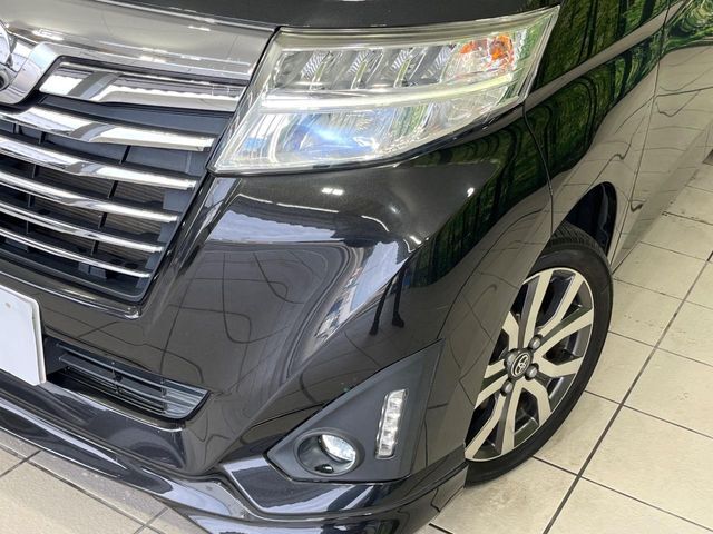 【LEDヘッドライト】悪天候や夜間走行時も良好な視界を確保し安心して運転できる高輝度LEDヘッドライトを装備！点灯速度が早く、消費電力も抑えられています。