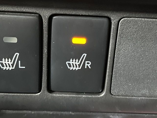 【シートヒーター】寒い日に重宝するシートヒーター！エアコンより早く温まってくれるので寒がりの人も安心ですね♪エアコンの温風は乾燥するから苦手、という方にもをおすすめです。