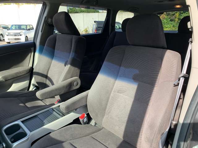 お安く提供させて頂く為少人数で運営しており納車・登録・車輌の仕入れ等で直接ご来店の際に不在の場合がございます。事前に来店予約をお願い致します。TEL078-219-6269