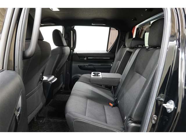 特に目立ったシミなどもなく、綺麗な状態です。