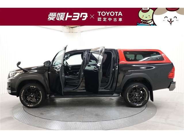 室内外はもちろん、シートを外してニオイの元となるフロアカーペットまで消臭・除菌を実施。中古車を気持ちよくお乗りいただけるクリーニングサービスです。詳細は販売店スタッフまでおたずねください。