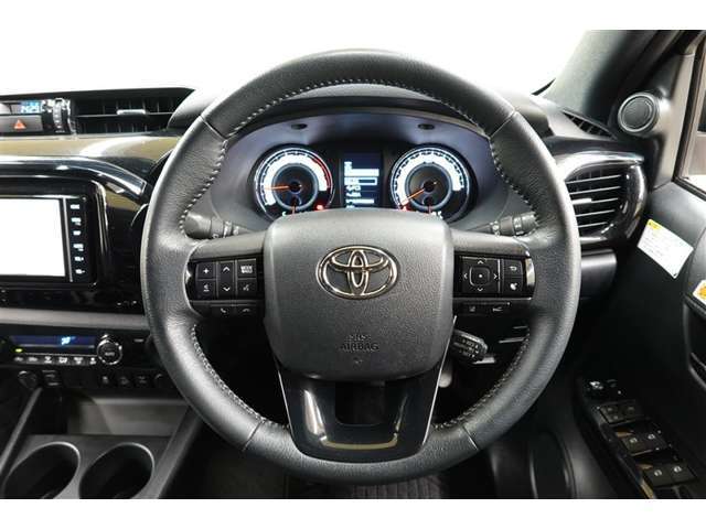 レーダークルーズコントロール(全車速追従機能付)付きです。車速に応じて追従支援してくれるので、ロングドライブも快適です。詳細は販売店スタッフまでおたずねください。