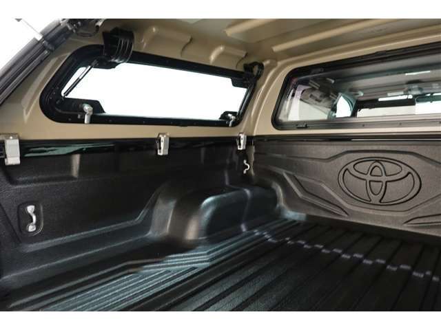 ウインドウ・ハッチにも鍵がついています。