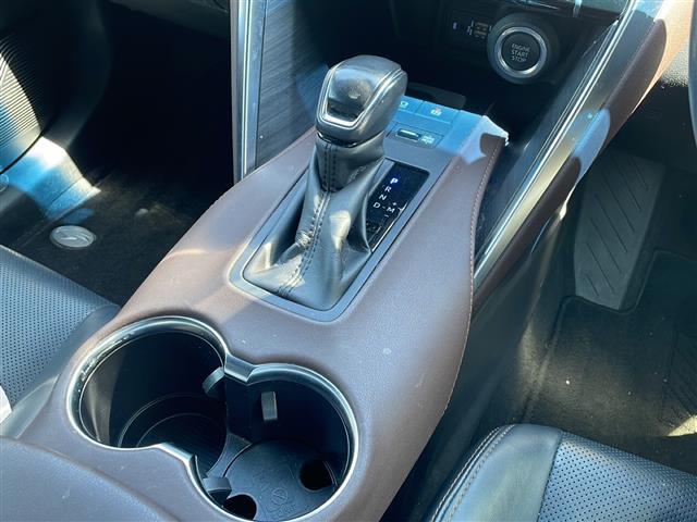 ご成約頂いたお車は全車保証付で納車後も安心！有料オプションで長期保証をお選びいただくことも可能です。