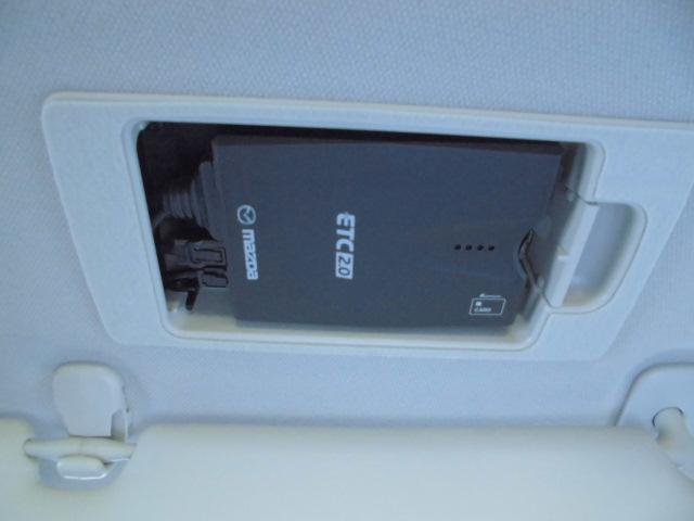 ETC車載機は専用ボックスにてバイザー裏に隠れて装着されております。