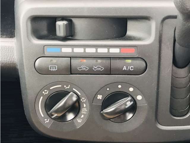 エアコン付きでオールシーズン快適にドライブを楽しめます(^^♪