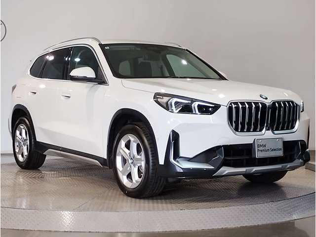 BMWのダイナミック且つエモーショナルなスタイルを印象付けるキャラクターライン（プレスライン）眺めているだけで溜め息の出る美しさです☆