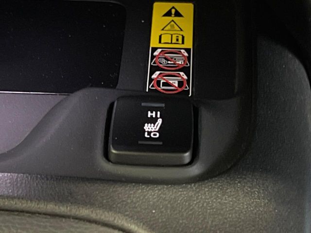 【シートヒーター】運転席/助手席共に温度調節が可能なシートヒーターを装備。季節を問わず快適にドライブできます。