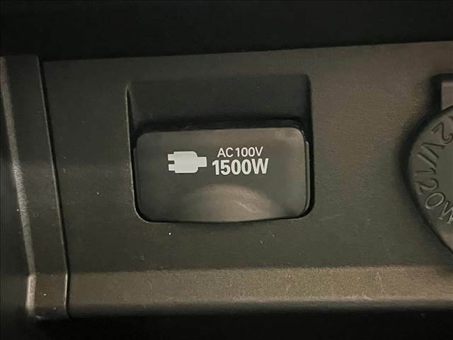 メーカーOPの【AC100V電源】を装備。携帯やノートパソコンの充電など家庭用電化製品を車の中で思う存分お楽しみいただけます。