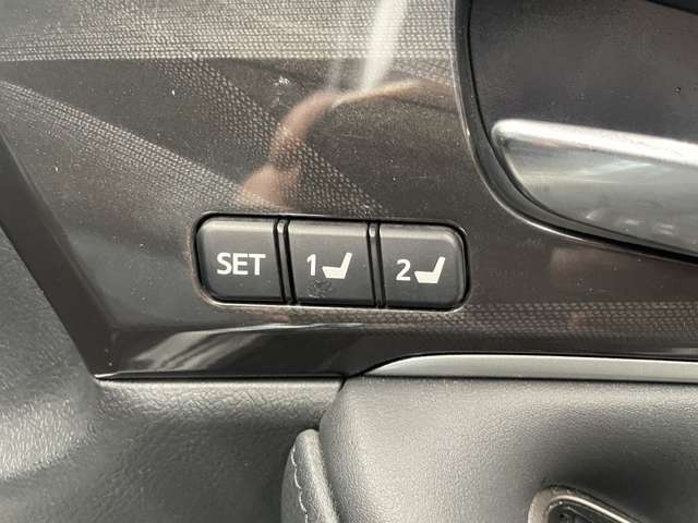 【運転席ポジションメモリー付パワーシート】ワンタッチで記憶させていたシートの前後・リクライニングはもちろんシートリフターも備えます☆快適なドライブをお楽しみ下さい♪