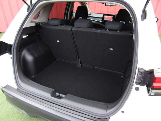 広々、開口部で大きな荷室、お荷物もたくさん載せる事が出来ます。旅行、お仕事にお役に立ちます。
