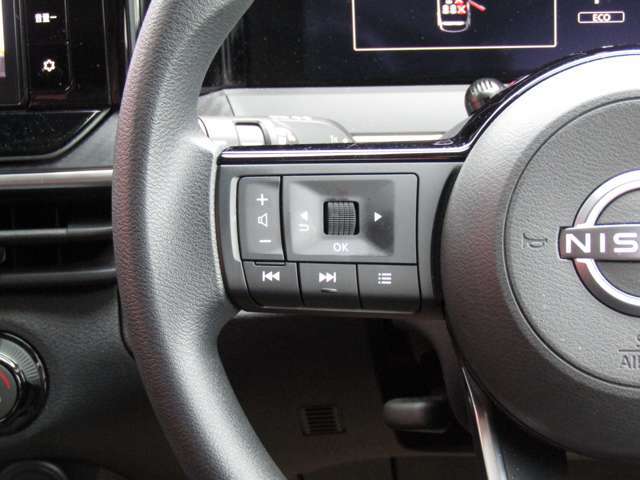 ステアリングスイッチ付きです。運転に集中できます。