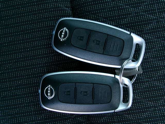 インテリジェントキー装備。ポケットやカバンに入れておくだけ。車両の始動操作を楽にする便利アイテム☆