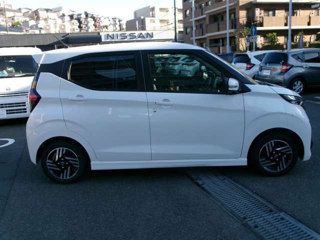 『サイドシルエット』運転席側写真になります。