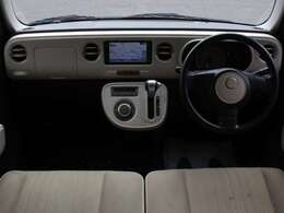 すっきりとしたミラココアらしいデザインのダッシュ回り！フロントビューの視認性もよく運転しやすいと思います★