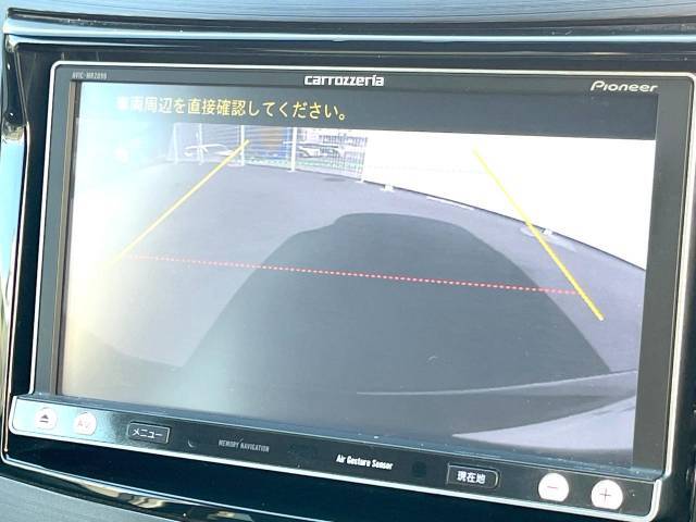 【バックカメラ】駐車時に後方がリアルタイム映像で確認できます。大型商業施設や立体駐車場での駐車時や、夜間のバック時に大活躍！運転スキルに関わらず、今や必須となった装備のひとつです！