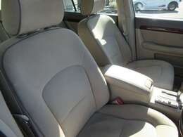 禁煙車で走行距離も少ないのでシートの状態も良好です