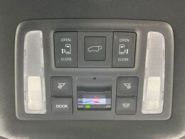 【両側パワースライドドア】スマートキーや運転席のスイッチで後席両側スライドドアの開閉が可能♪電動だから力を入れてドアを開ける必要が無く、小さなお子様でも簡単に開け閉めでき快適です♪