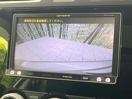 【バックカメラ】駐車時に後方がリアルタイム映像で確認できます。大型商業施設や立体駐車場での駐車時や、夜間のバック時に大活躍！運転スキルに関わらず、今や必須となった装備のひとつです！