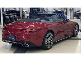 メルセデス・ベンツの定める厳しい基準をクリアしたお車のみをご案内させて頂きます。納車前整備はメーカー規定に基づき100項目にも及ぶ点検を熟練のメカニックによって行いご納車させて頂きます。