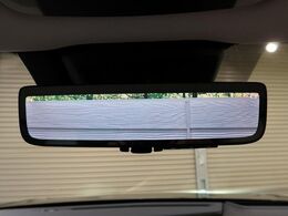 【デジタルインナーミラー】後席の大きな荷物や同乗者で後方が確認しづらい時でも安心！カメラが撮影した車両後方の映像をルームミラー内に表示。クリアな視界で状況の確認が可能です！