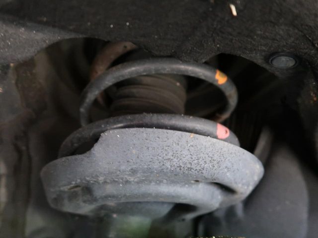 お車を安心してお乗りいただく為には、足回りの定期点検が欠かせません。サービスサポート（有償保証）では無料点検もご提供しており、安心のカーライフをお過ごしいただけるサポート体制が整っています。