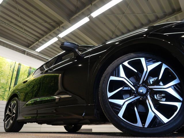 【モデリスタ製21インチアルミホイール】大人気メーカーのホイールを装備♪軽量・高硬度のアルミホイールは、ハンドリング・加速など、走りの質を向上してくれます♪