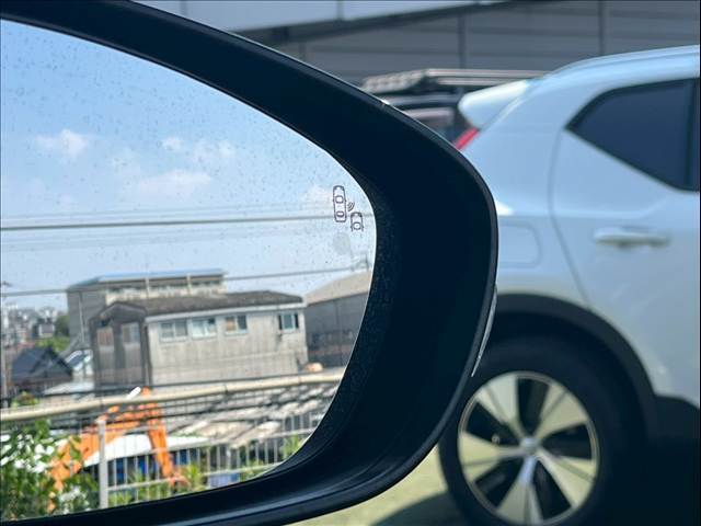 ブラインドスポットモニター搭載で後方から接近する車両にも簡単に気づけます。