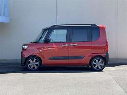 ボディ色はブラックマイカメタリックxコンパーノレッドの2トーンです。