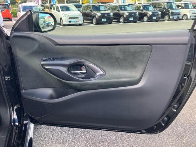 WECARSでは各商談席に大型モニターをご用意しております！見やすい大画面でゆったりと全国の在庫をご覧いただけます！是非ご来店お待ちしております！