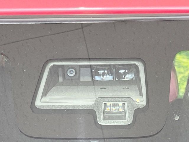 【スズキ　セーフティサポート】走行中に前方の車両等を認識し、衝突しそうな時は警報とブレーキで衝突回避と被害軽減をアシスト。より安全にドライブをお楽しみいただけます。