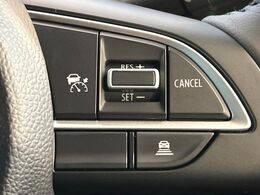 【アダプティブクルーズコントロール】高速道路での長距離走行が楽に！！自動で速度を保つクルーズコントロールが、衝突軽減システムと連携し、前方の車両を感知して車間を保つように速度調節してくれます！！