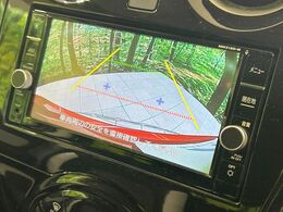 【バックカメラ】駐車時に後方がリアルタイム映像で確認できます。大型商業施設や立体駐車場での駐車時や、夜間のバック時に大活躍！運転スキルに関わらず、今や必須となった装備のひとつです！