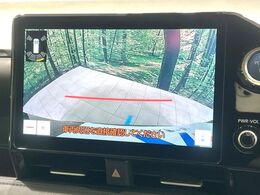 【バックカメラ】駐車時に後方がリアルタイム映像で確認できます。大型商業施設や立体駐車場での駐車時や、夜間のバック時に大活躍！運転スキルに関わらず、今や必須となった装備のひとつです！