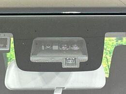 【スズキ　セーフティサポート】走行中に前方の車両等を認識し、衝突しそうな時は警報とブレーキで衝突回避と被害軽減をアシスト。より安全にドライブをお楽しみいただけます。