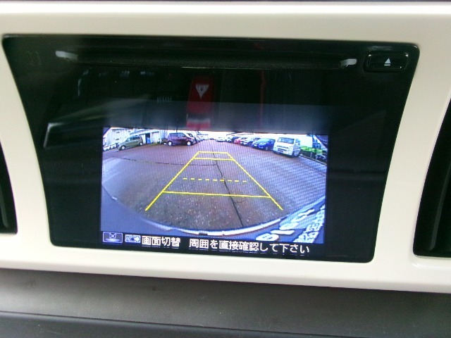 後方確認はバックカメラにお任せ♪後退時に便利で、駐車が楽になります♪