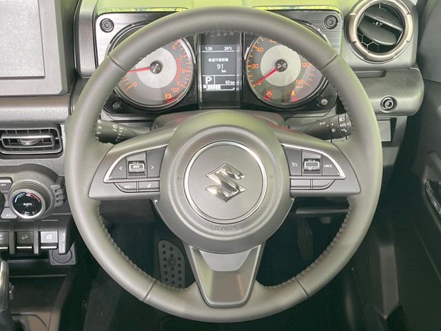 【純正革巻きステアリング】上質な革を使用することで、手にしっかり馴染みとても運転しやすいハンドルです♪