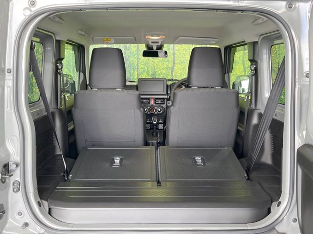 普段のお買い物や通勤、送迎等に十分な荷室スペースを確保しております。セカンドシートを倒すと、大きな荷物の積載も可能です♪