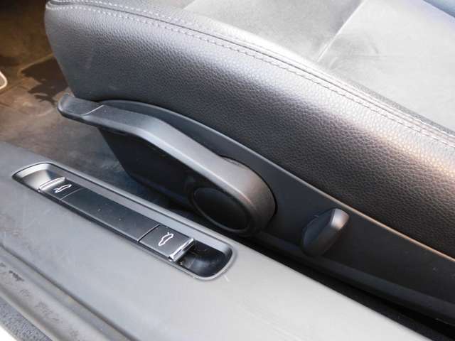 希少な左ハンドル、MT車両をお探しの方は是非お急ぎ下さい！！