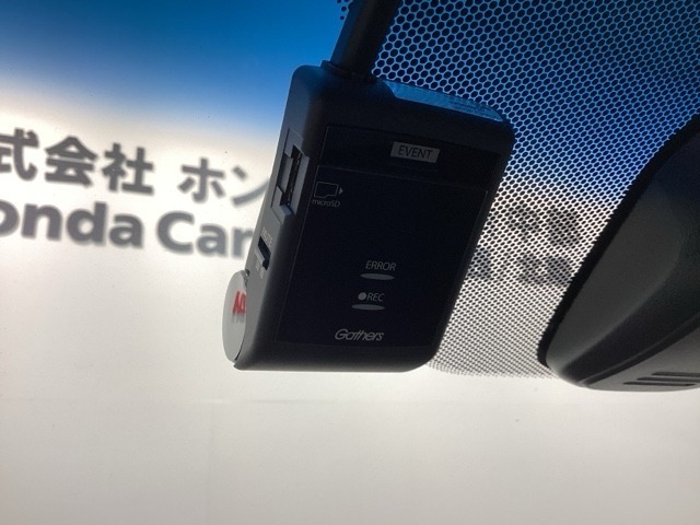 万が一の事故のときもドライブレコーダーがあると安心です。ご利用になる場合は個人情報保護の観点より新品の対応SDカードをお求め下さい。