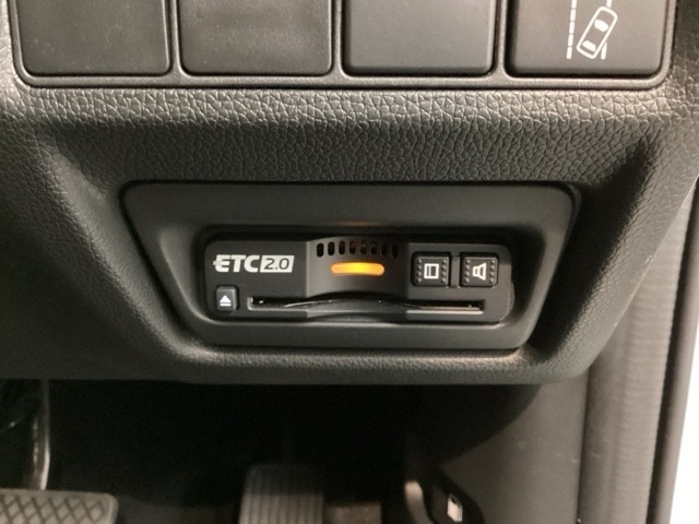 いまや快適なカーライフに欠かせないETCが付いています。